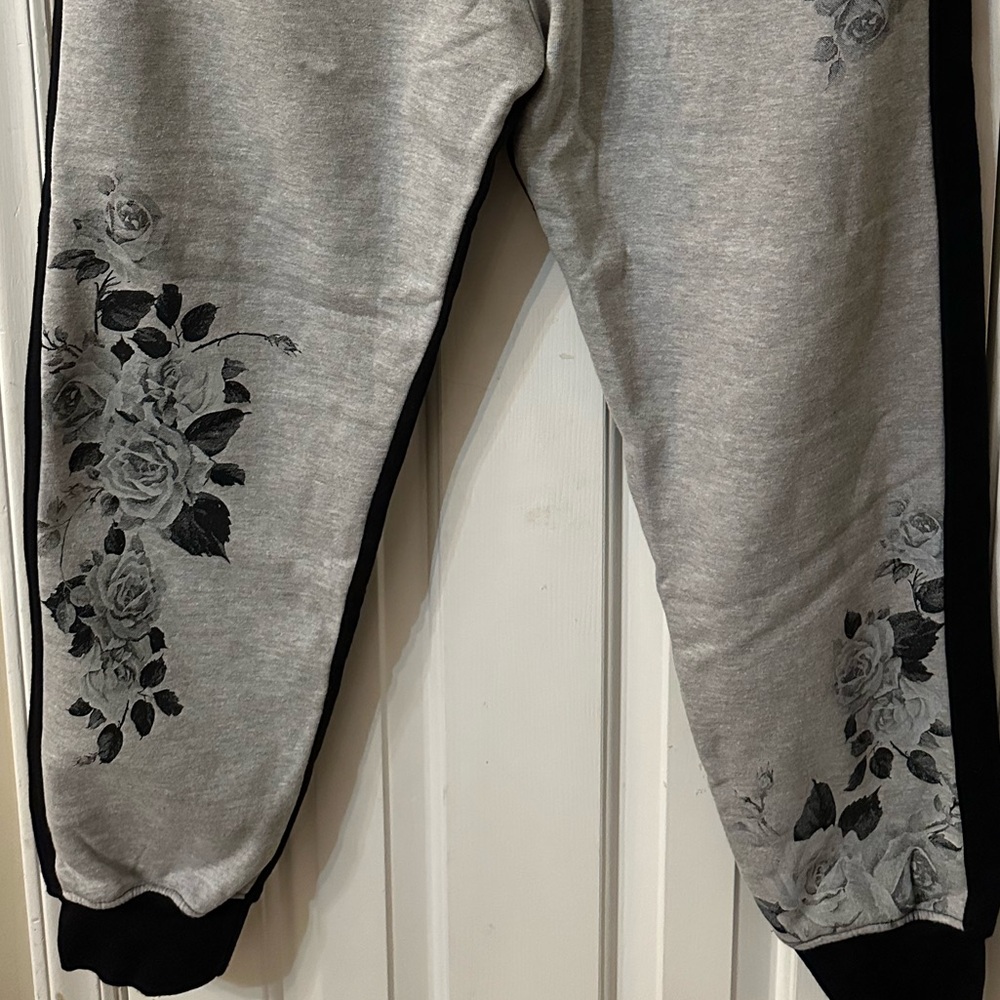 Imperious Sweatpants - Picture 7 of 9
